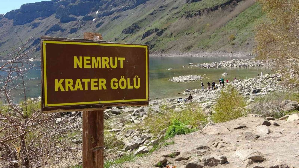 Nemrut Dağı ve Krater Gölü'nde turizm sezonu açıldı