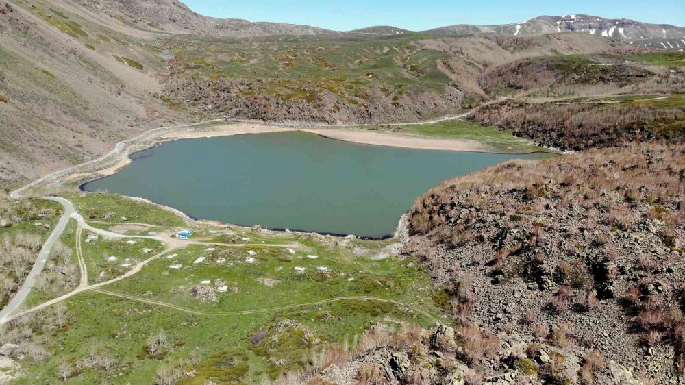 Nemrut Dağı ve Krater Gölü'nde turizm sezonu açıldı