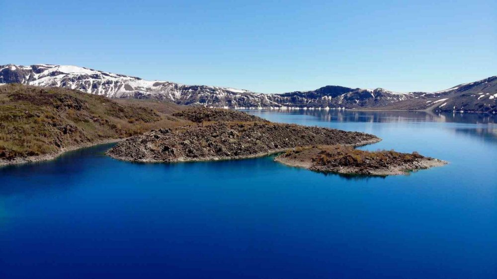 Nemrut Dağı ve Krater Gölü'nde turizm sezonu açıldı
