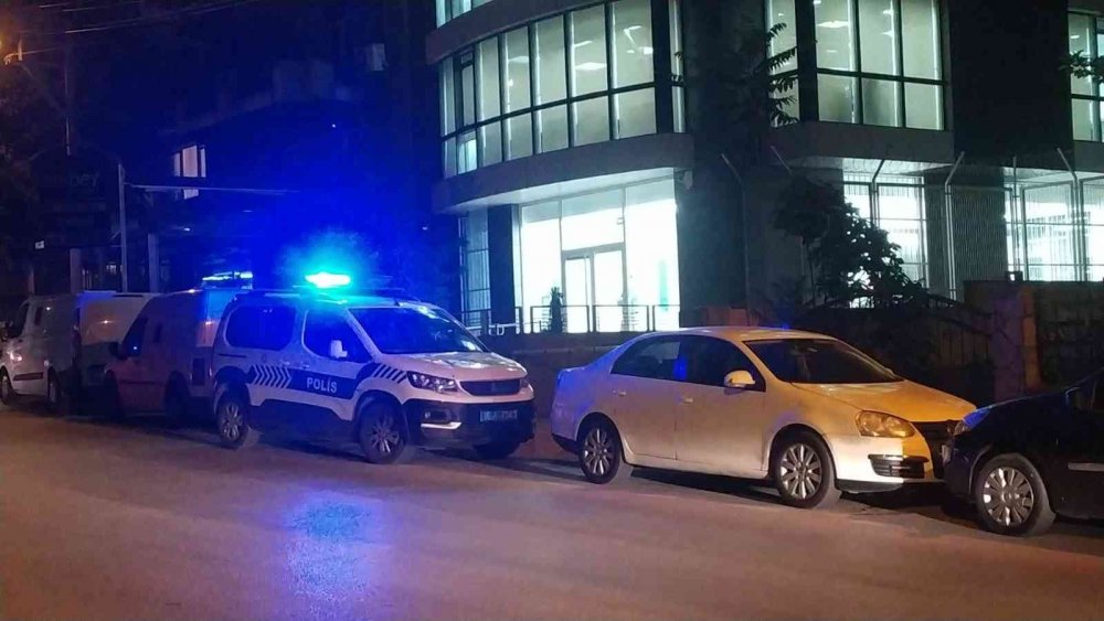 Transfer merkezinde hareketli dakikalar! 100 bin Euro dolu çantayla kaçamadı
