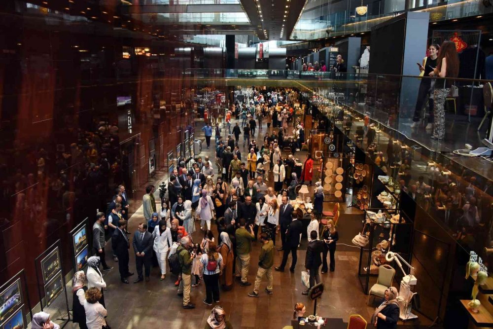 Konya'da Türk Dünyası temalı Geleneksel Altın Dokunuşlar Festivali! Ziyaretçi akınına uğradı