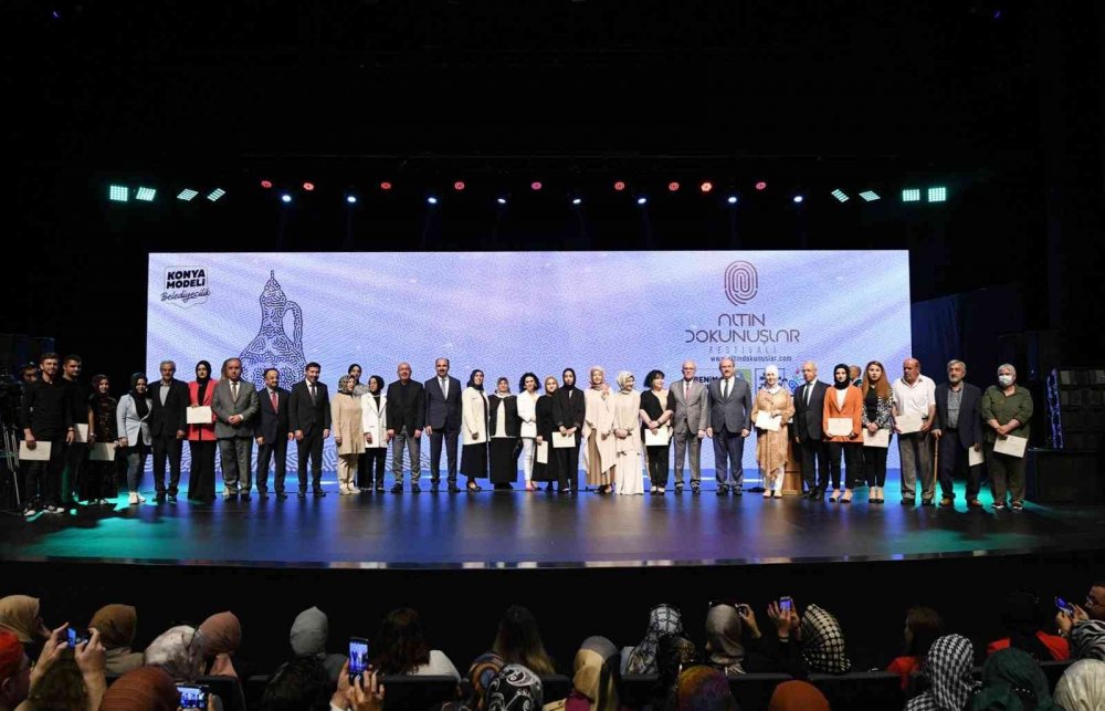 Konya'da Türk Dünyası temalı Geleneksel Altın Dokunuşlar Festivali! Ziyaretçi akınına uğradı