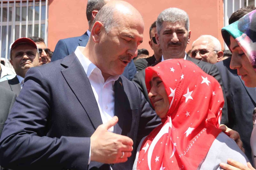 Cumhurbaşkanı Erdoğan 1000 gün evlat nöbeti tutan annelere seslendi: Az kaldı teröristleri sınırımızdan kazıyacağız