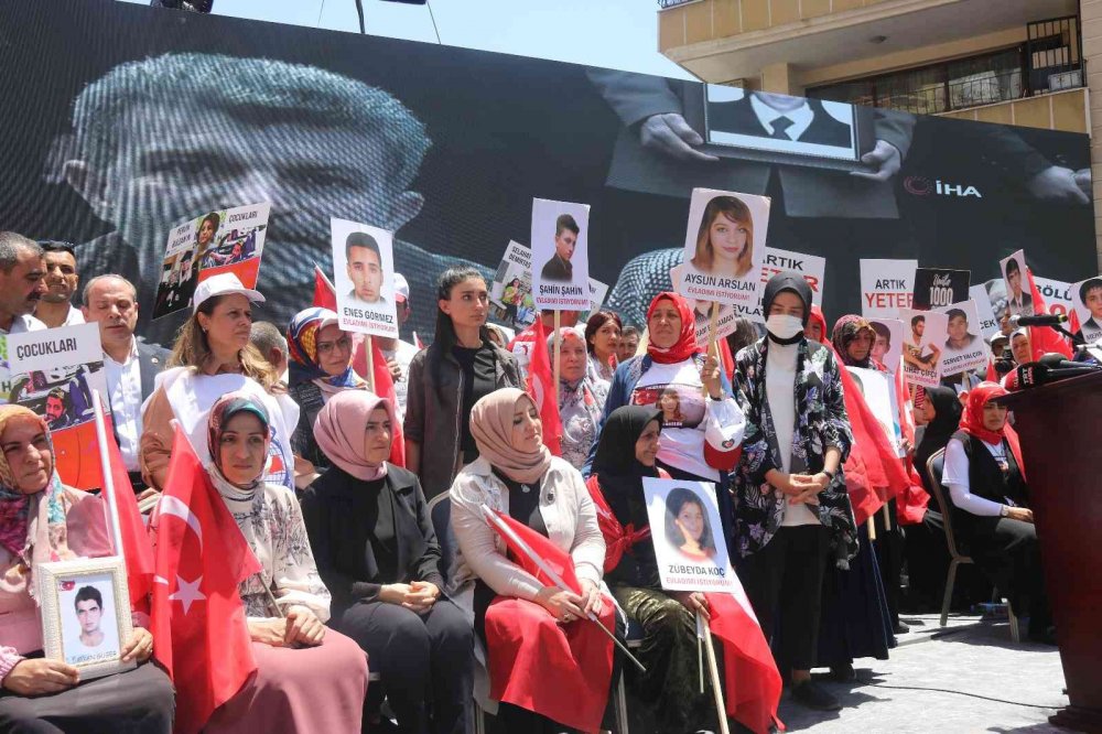 Cumhurbaşkanı Erdoğan 1000 gün evlat nöbeti tutan annelere seslendi: Az kaldı teröristleri sınırımızdan kazıyacağız