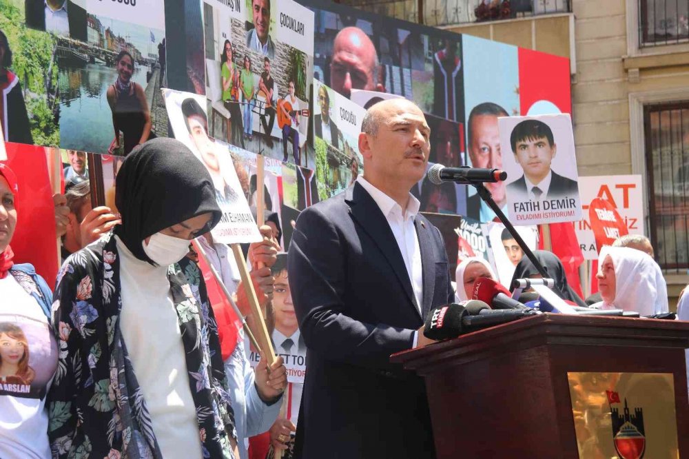 Cumhurbaşkanı Erdoğan 1000 gün evlat nöbeti tutan annelere seslendi: Az kaldı teröristleri sınırımızdan kazıyacağız