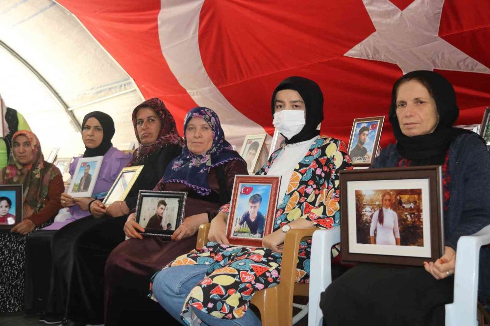 Evlat nöbetinde destansı direniş 1000’inci gününde! 35 aile evladını PKK’nın elinden kurtardı! HDP kepenkleri kapattı