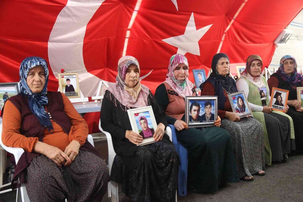 Evlat nöbetinde destansı direniş 1000’inci gününde! 35 aile evladını PKK’nın elinden kurtardı! HDP kepenkleri kapattı