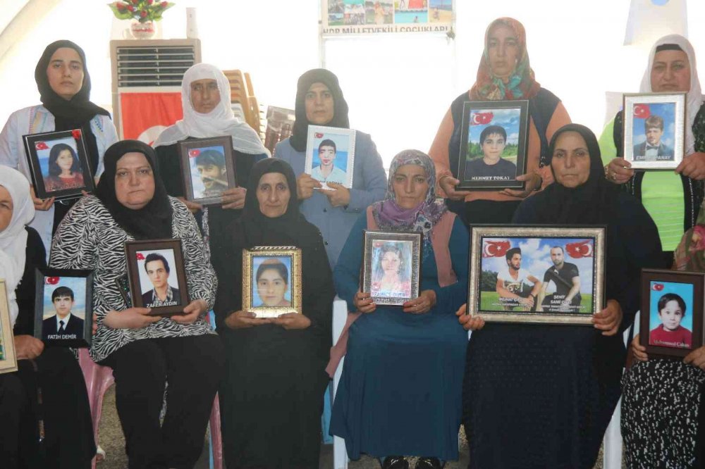 Evlat nöbetinde destansı direniş 1000’inci gününde! 35 aile evladını PKK’nın elinden kurtardı! HDP kepenkleri kapattı