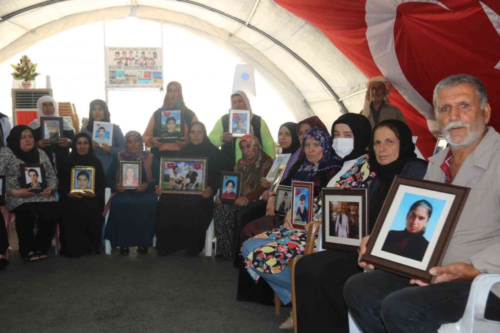 Evlat nöbetinde destansı direniş 1000’inci gününde! 35 aile evladını PKK’nın elinden kurtardı! HDP kepenkleri kapattı