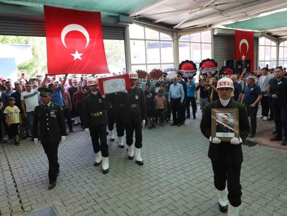 Konya şehidini uğurladı! Pençe-Kilit Harekatı şehidi Uzman Çavuş Hasan Çatal'a son görev..