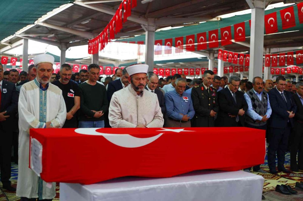 Konya şehidini uğurladı! Pençe-Kilit Harekatı şehidi Uzman Çavuş Hasan Çatal'a son görev..