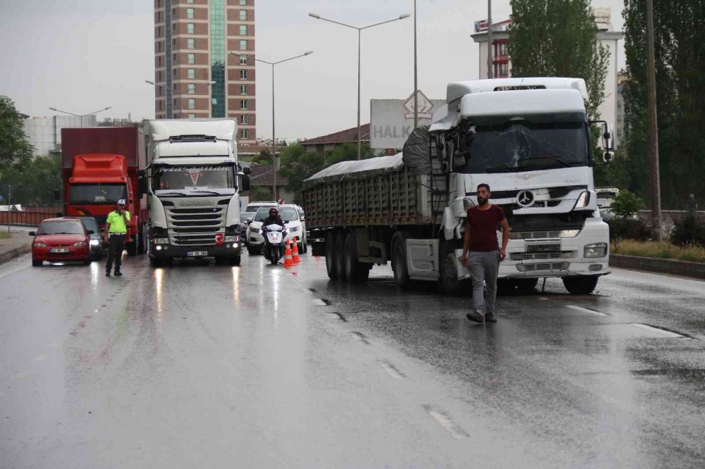 Sağanak yağış trafiği felç etti! Eskişehir’de aynı anda üç ayrı kaza yaşandı
