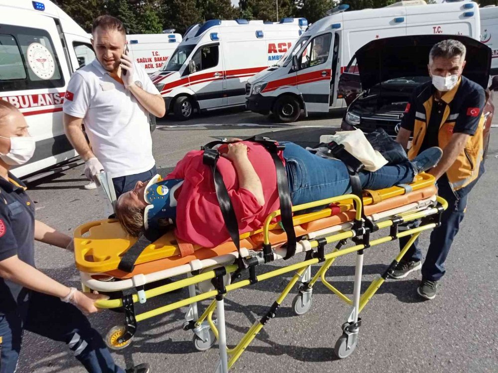 Ankara’da korkunç kaza! Yolcu dolu minibüs defalarca takla attı: 20 yaralı
