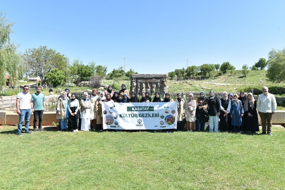 Karatay Belediyesi yüzlerce liseliyi Beyşehir ve Hüyük'ün tarihi ve doğal güzellikleriyle buluşturdu