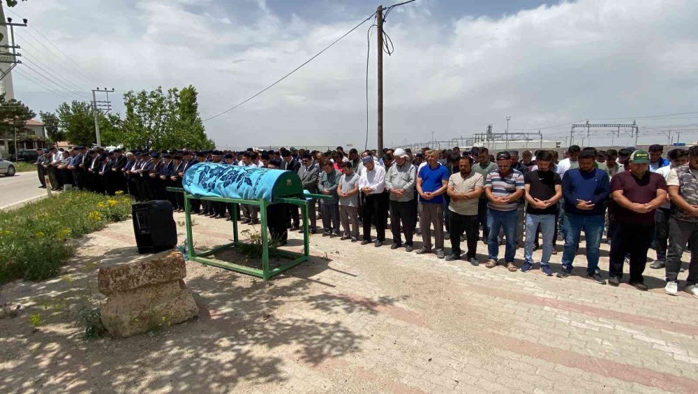Konya'da boğularak can veren Savunma Sanayi Lisesi öğrencisi Yakup Yılmaz gözyaşlarıyla toprağa verildi