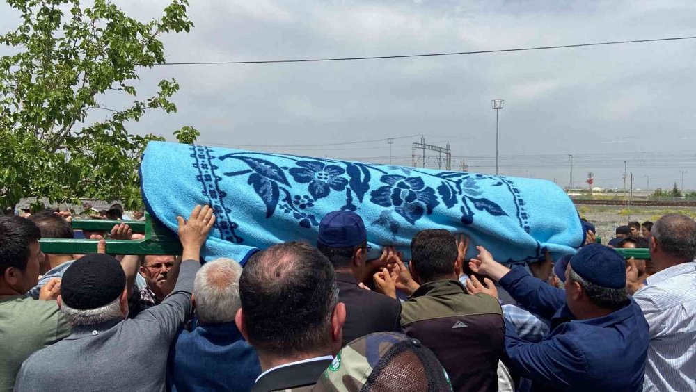 Konya'da boğularak can veren Savunma Sanayi Lisesi öğrencisi Yakup Yılmaz gözyaşlarıyla toprağa verildi