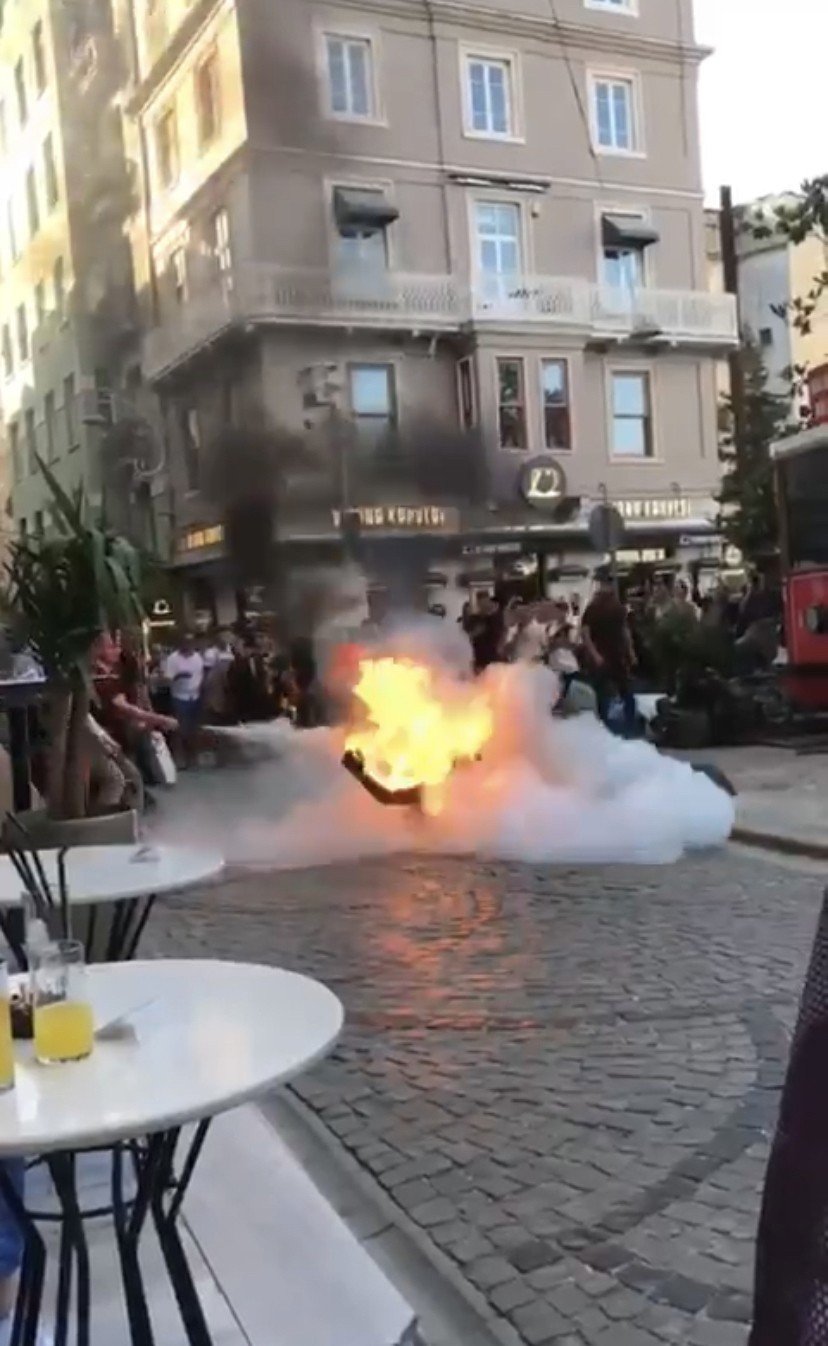 Konya'dan otobüsle gitti! Eline orak alıp Galata Meydanı'nda kendisini ateşe verdi! O anlar kamerada