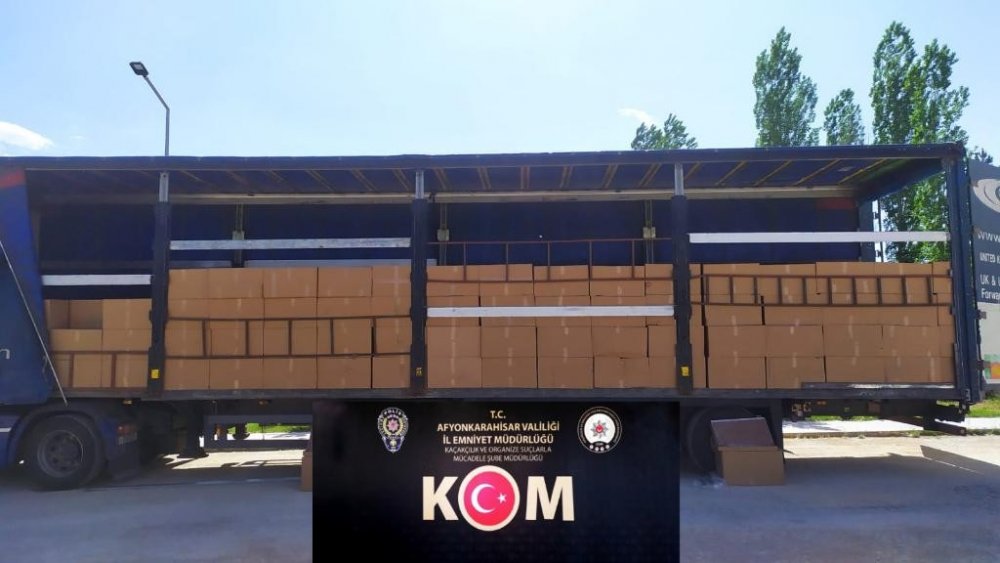 Afyon'da dev operasyon! Tır dolusu doldurulmuş ‘makaron’ yakalandı