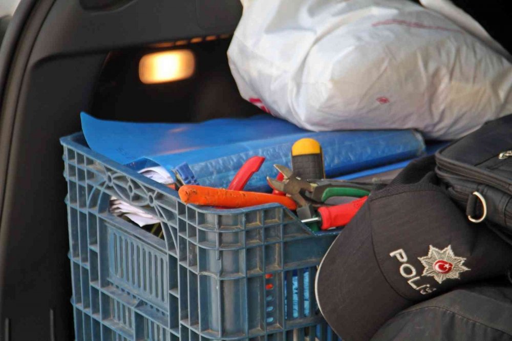 Bankada hırsızlık hayalleri boşa çıktı! Polisi karşısında görünce gözyaşlarını tutamadı