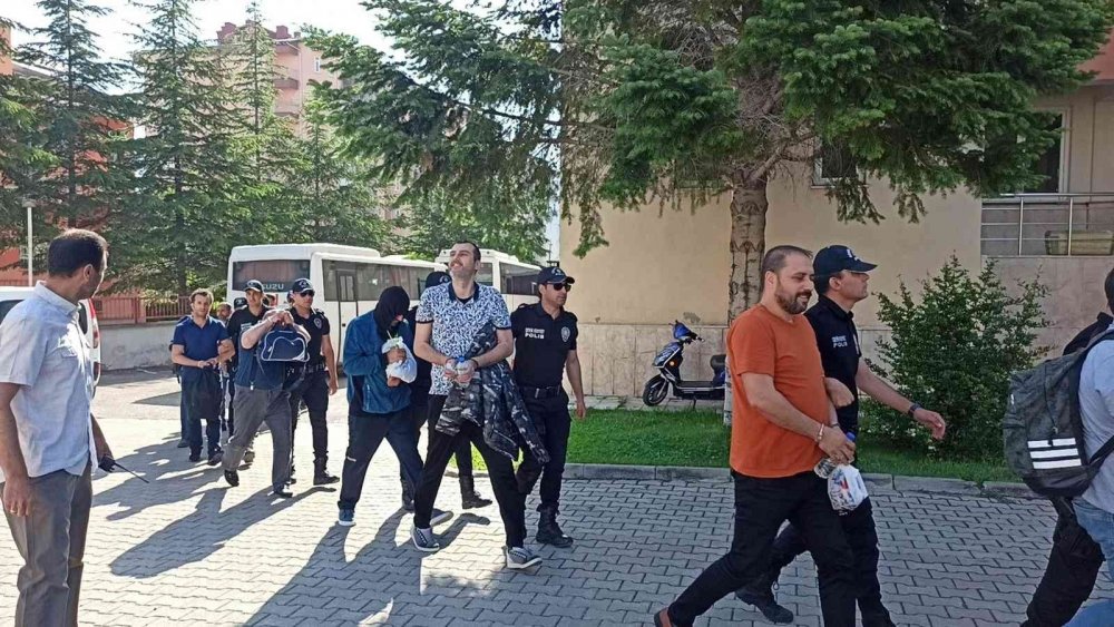 Konya merkezli uluslararası kaçakçılık operasyonunda yeni gelişme! Sadece ikisi 20 milyon lira kazanmış