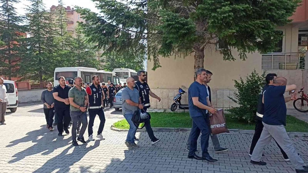 Konya merkezli uluslararası kaçakçılık operasyonunda yeni gelişme! Sadece ikisi 20 milyon lira kazanmış