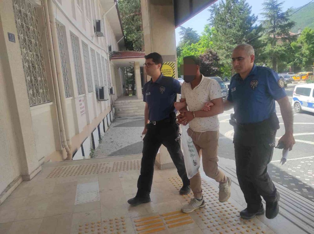 Konya'da bulduğu kredi kartıyla alışveriş yapan yabancı uyruklu pazarda yakalandı