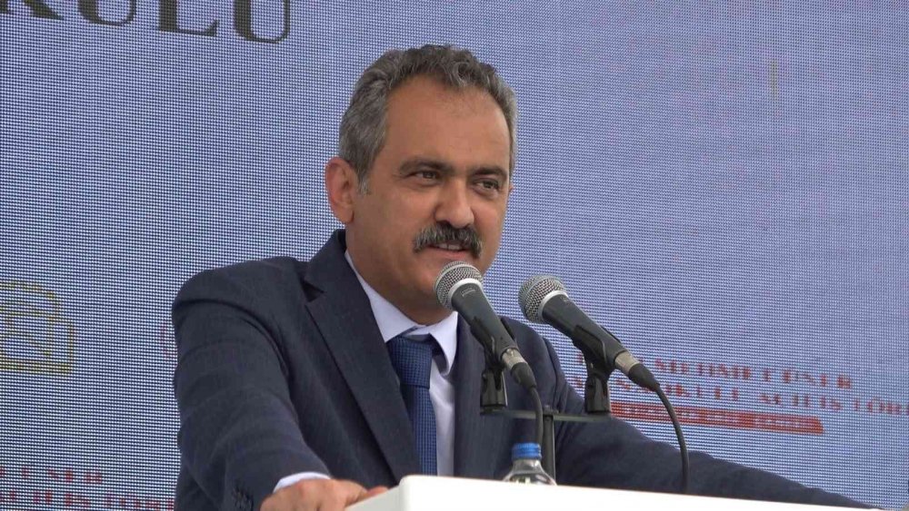 Milli Eğitim Bakanı Özer 'kronik problem' diyerek duyurdu! İngilizce yaz okulunu açılacak