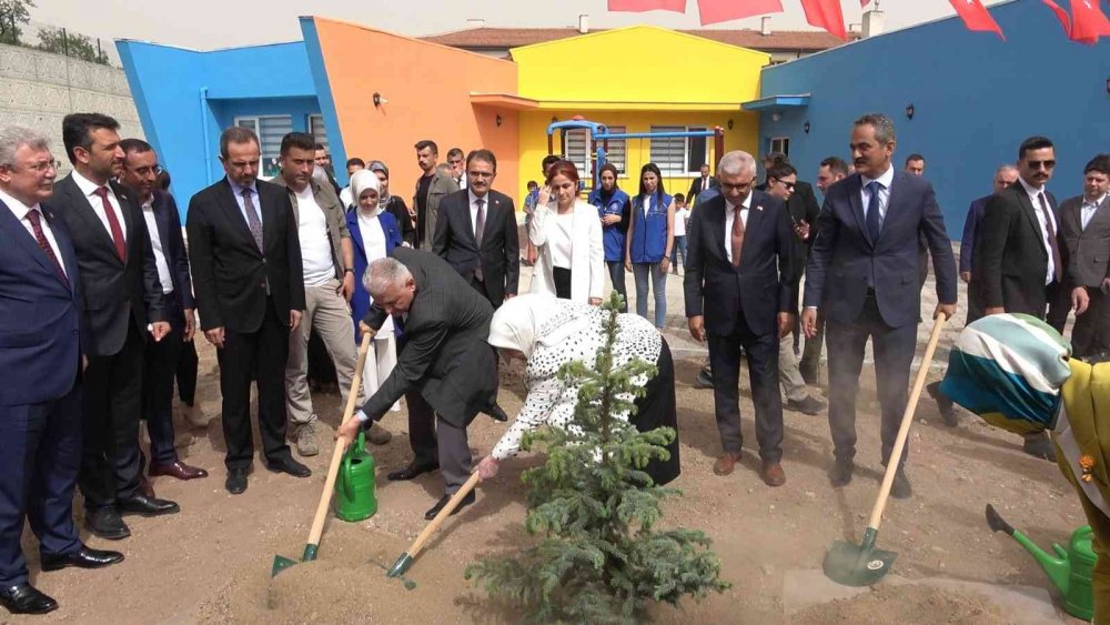 Milli Eğitim Bakanı Özer 'kronik problem' diyerek duyurdu! İngilizce yaz okulunu açılacak