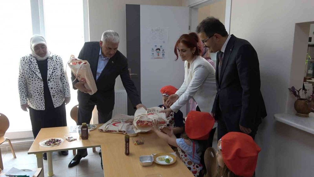 Milli Eğitim Bakanı Özer 'kronik problem' diyerek duyurdu! İngilizce yaz okulunu açılacak