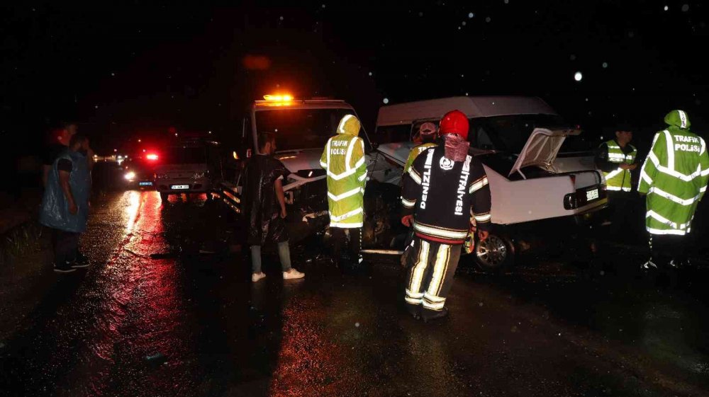 Çekiciyle kafa kafaya çarpışan otomobilde can pazarı! Kazımcan Dedeoğlu öldü, 2 yaralı