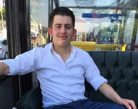 Çekiciyle kafa kafaya çarpışan otomobilde can pazarı! Kazımcan Dedeoğlu öldü, 2 yaralı