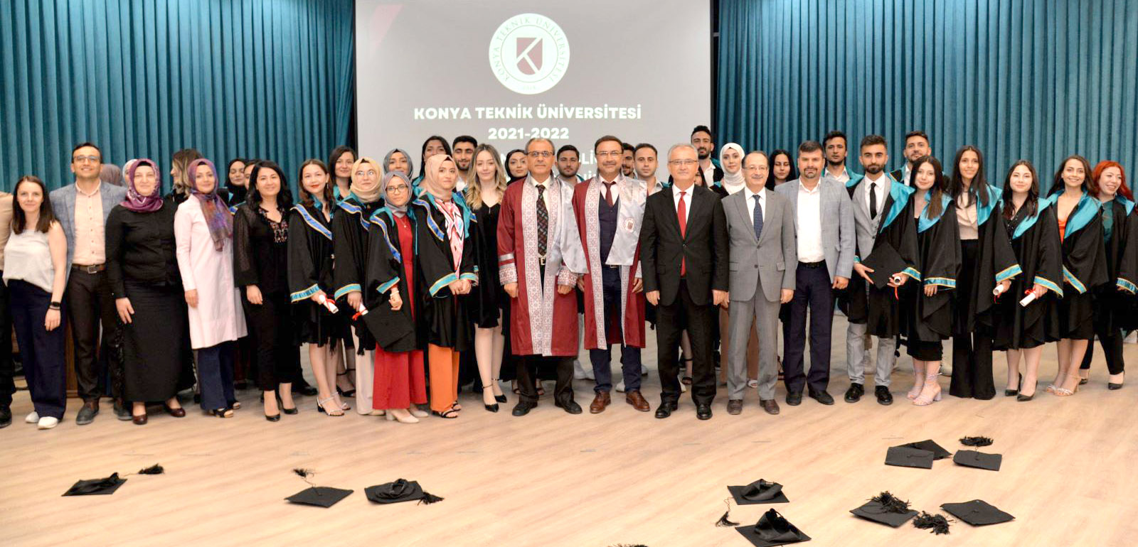 konya-teknik-universitesinde-mezuniyet-sevinci-14.jpg