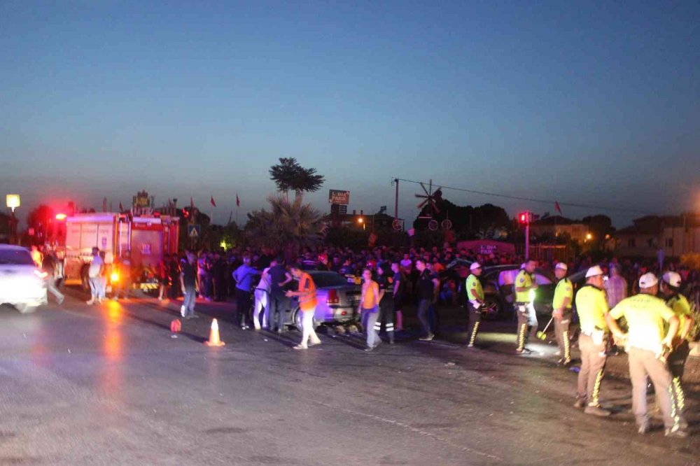 Salihli'de korkunç kaza! Mert Kılıç öldü, 3’ü ağır 6 kişi yaralandı
