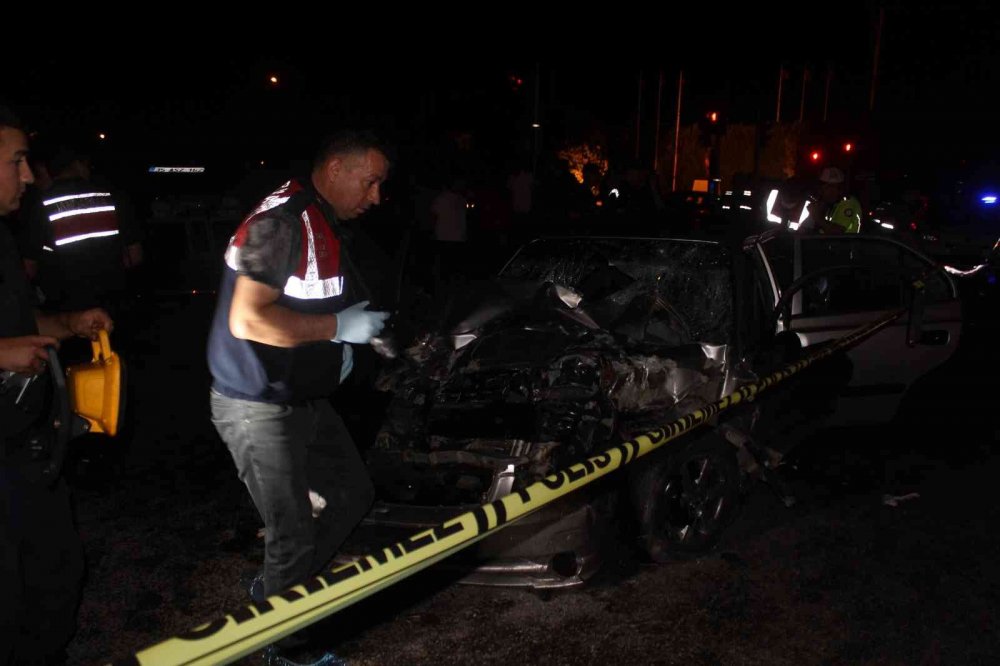 Salihli'de korkunç kaza! Mert Kılıç öldü, 3’ü ağır 6 kişi yaralandı