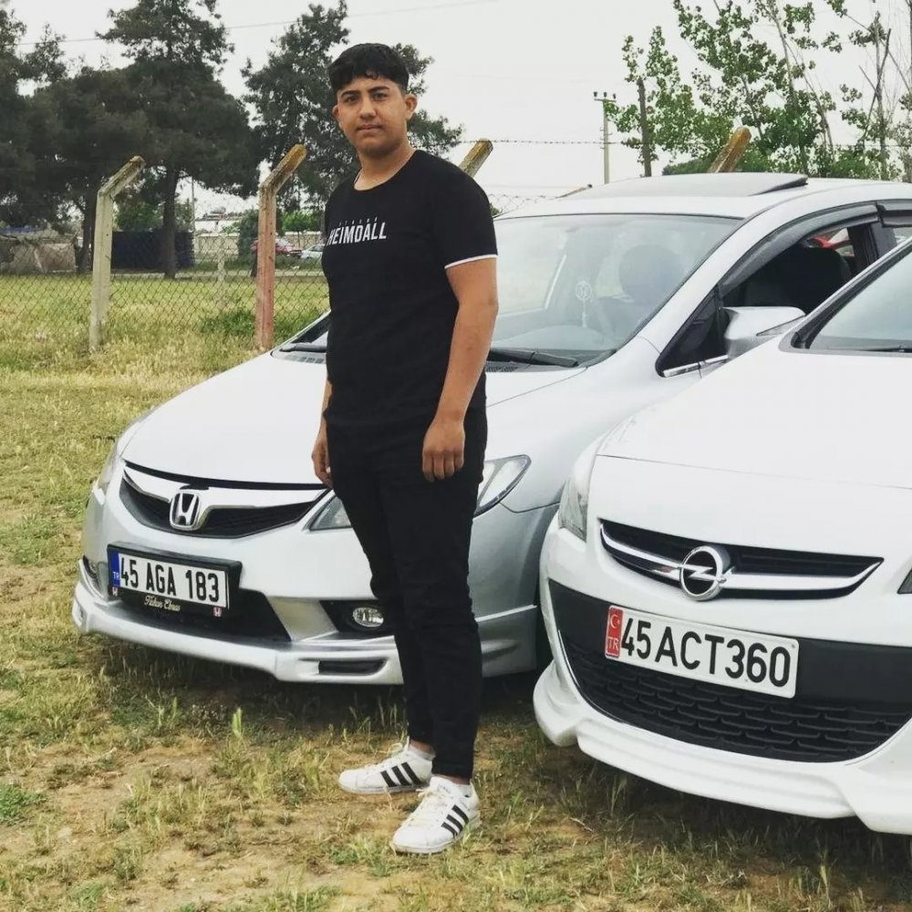 Salihli'de korkunç kaza! Mert Kılıç öldü, 3’ü ağır 6 kişi yaralandı