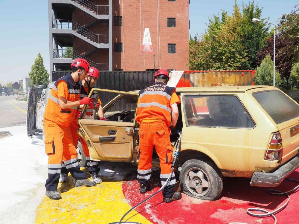 Konya'da bin 500 Nijeryalı itfaiye personeline ileri seviye eğitim!