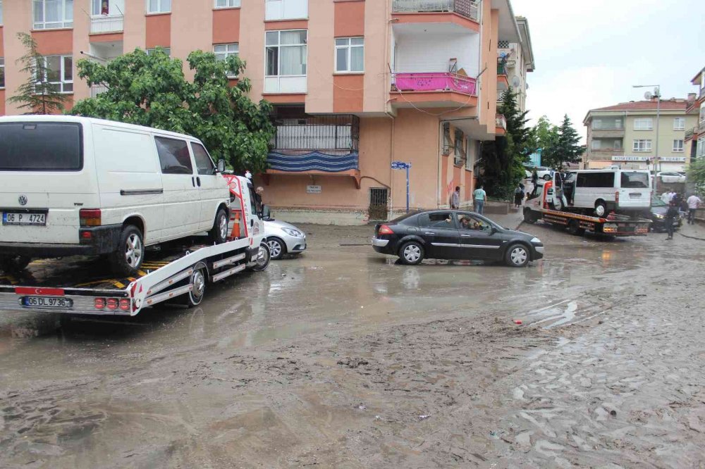 Ankara'da zor gün! Çok sayıda araç, iş yeri ve ev kullanılamaz hale geldi! Vatandaş isyan etti