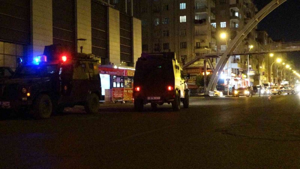 Diyarbakır’da bomba alarmı! Patlatılan şüpheli valizin içinden çıkanlar nefes aldırdı