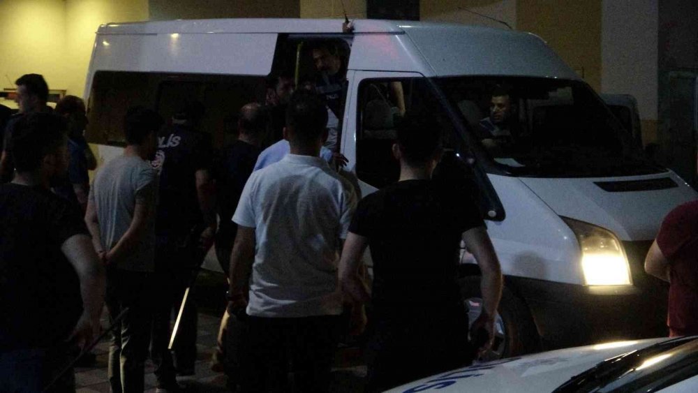 'İzinsiz kayısı kopardın' kavgası kanlı bitti! 2’si polis 6 yaralı, 13 gözaltı