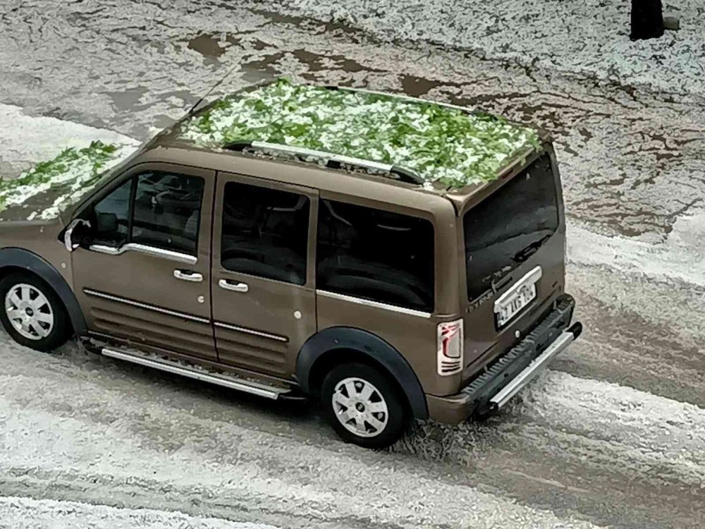 Konya'da ceviz büyüklüğünde dolu yağdı! Tarla ve meyve ağaçları zarar gördü