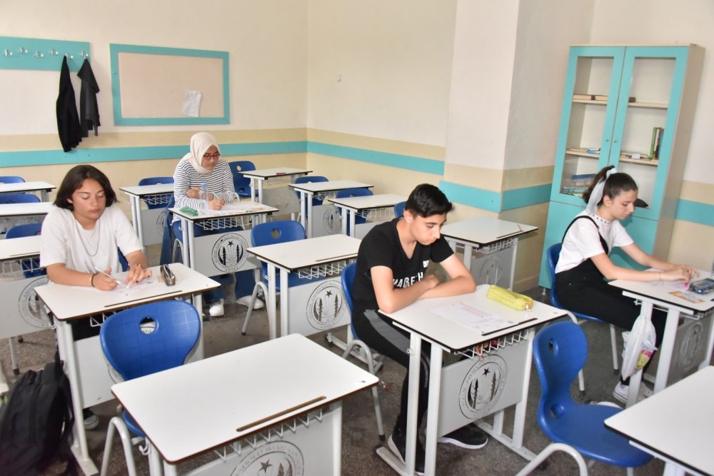 Konya'da İstanbul gezisi ödüllü 'Karatay Okuyor Projesi'ne katılan öğrenciler sınavda ter döktü!