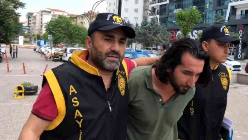 Çaldığı 107 çeyrek altın ve 5 altın bilezikle Antalya otobüsünde yakalandı! Savunması şok etti