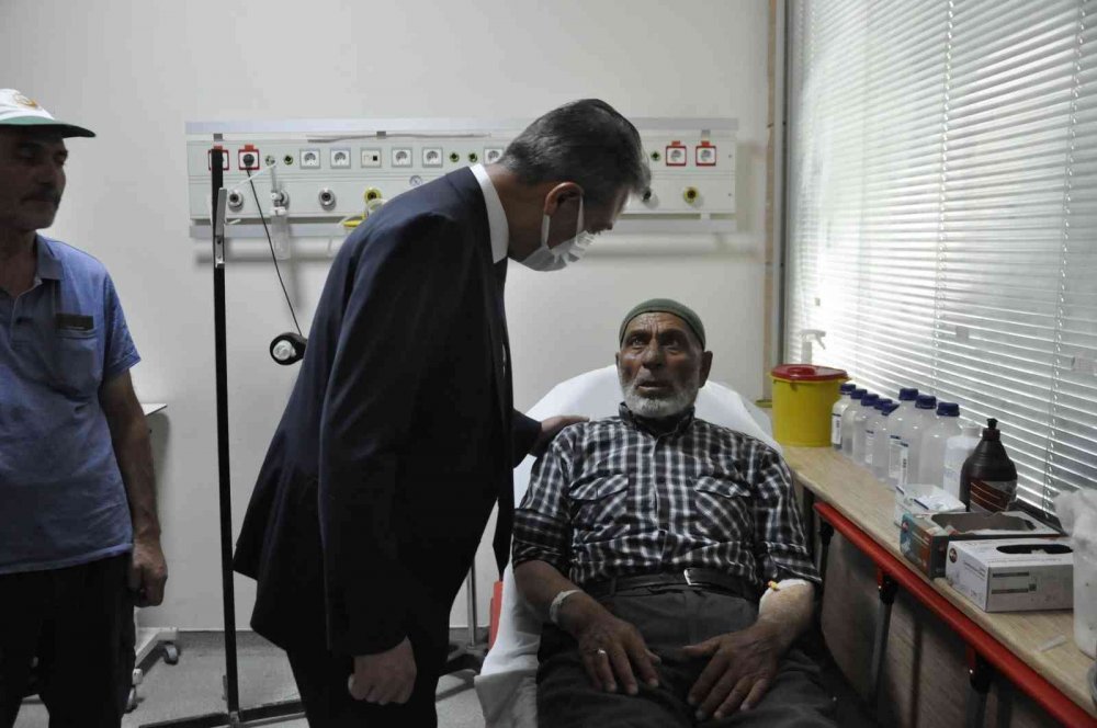 Kız İmam Hatip Ortaokulu servisi ile otomobil kafa kafaya çarpıştı! Sürücü ve 12 öğrenci yaralı