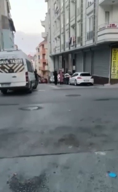 Akıllara durgunluk veren olay! Doktor 'şok geçirmesi lazım' dedi! Aile sokakta kurşunladı