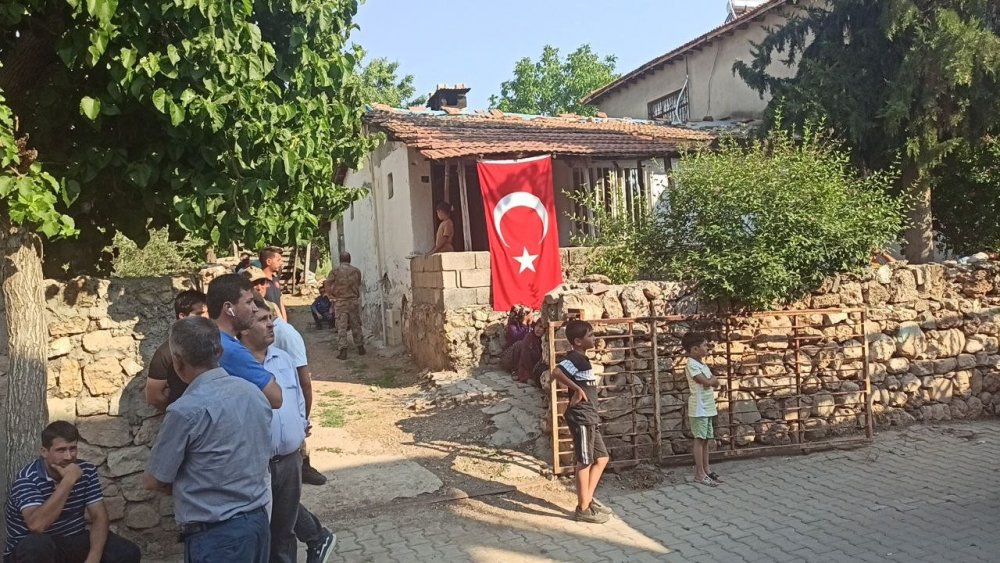 Pençe-Kilit bölgesinden acı haber! Komando Sözleşmeli Er Fuat Özer şehit oldu