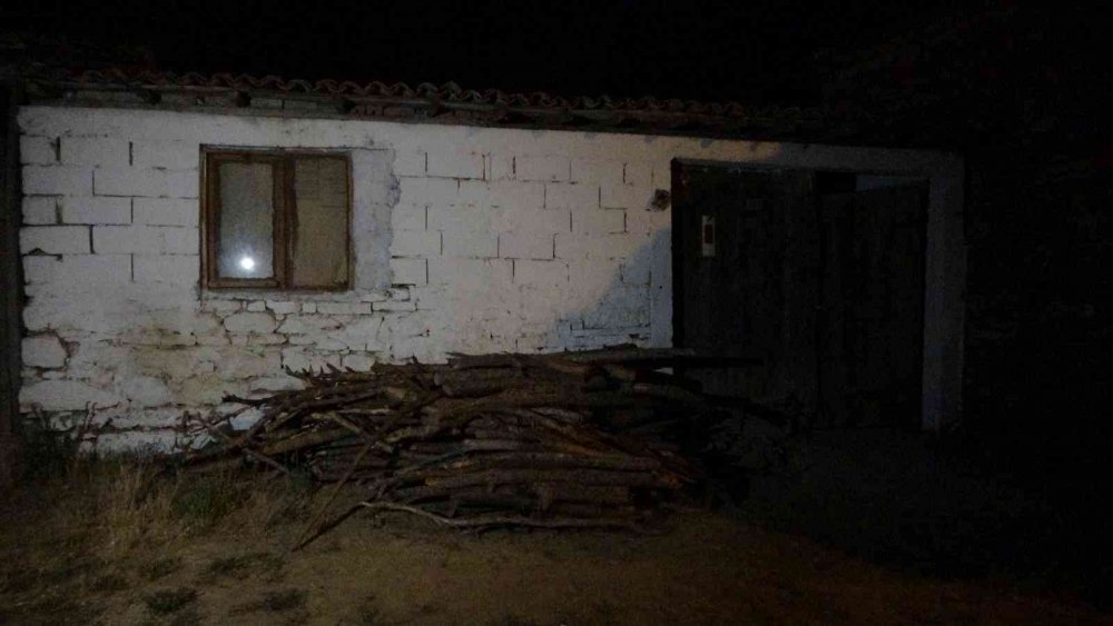 Anne ve babasını öldürdü! Soluğu köy kahvesinde aldı