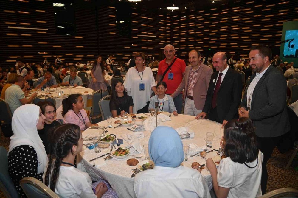 Konya'da Türk-Bosna kardeşliği coşkusu! 'Saraybosna Kardeşlik Köprüsü' ile 237 öğrenci kültür elçisi oldu