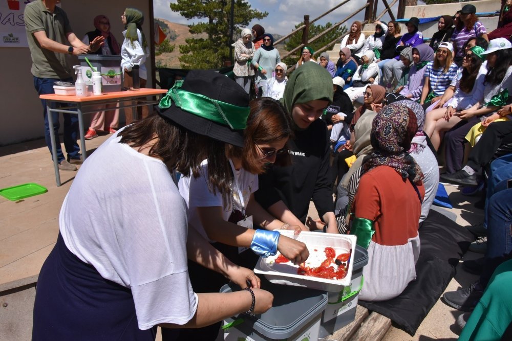 Türkiye’de bir ilk daha Konya'da! ‘Atıksız Yaşam Kampı’ ile çöpsüz yaşanabileceğini gösterdiler