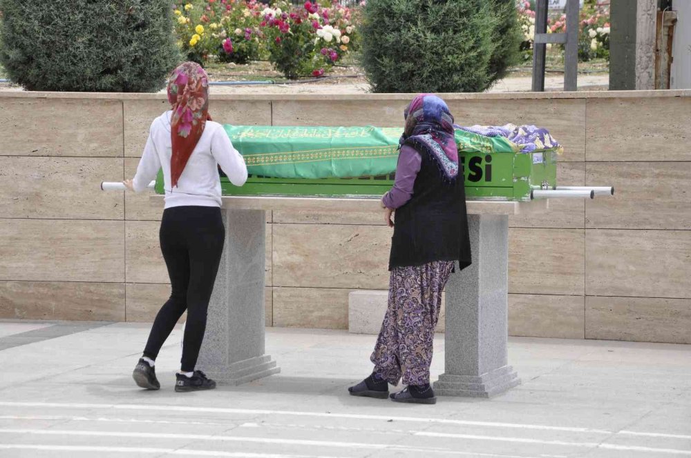 Karaman'da sele kapılarak can veren Şehrivani Canıvar toprağa verildi! Eşi ve 5 çocuğu gözyaşı döktü