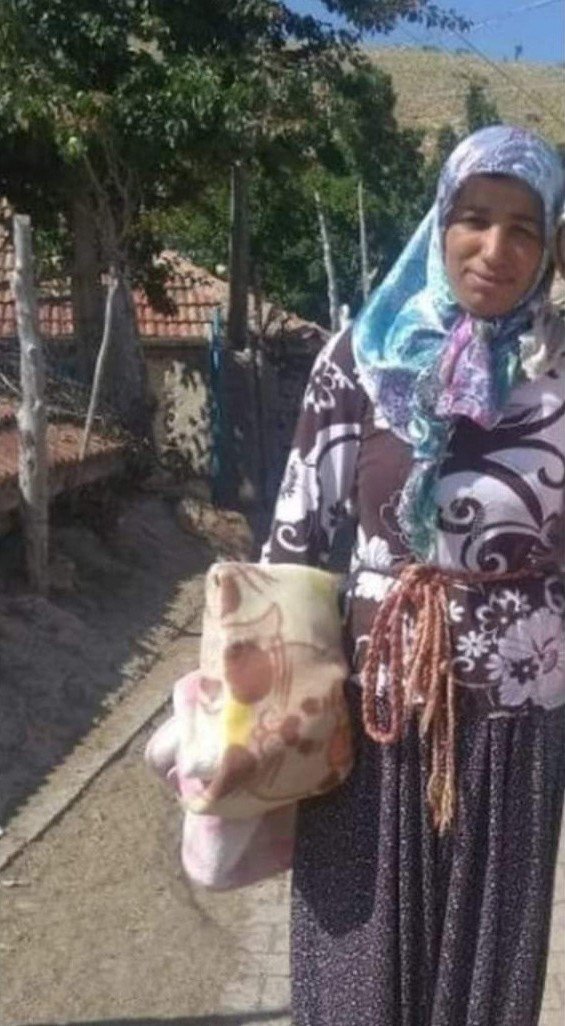 Karaman'da sele kapılarak can veren Şehrivani Canıvar toprağa verildi! Eşi ve 5 çocuğu gözyaşı döktü